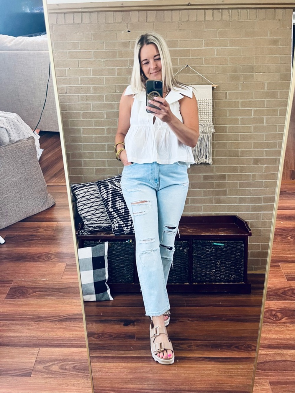eesome White Sleeveless Peplum Tie-Front Blouse